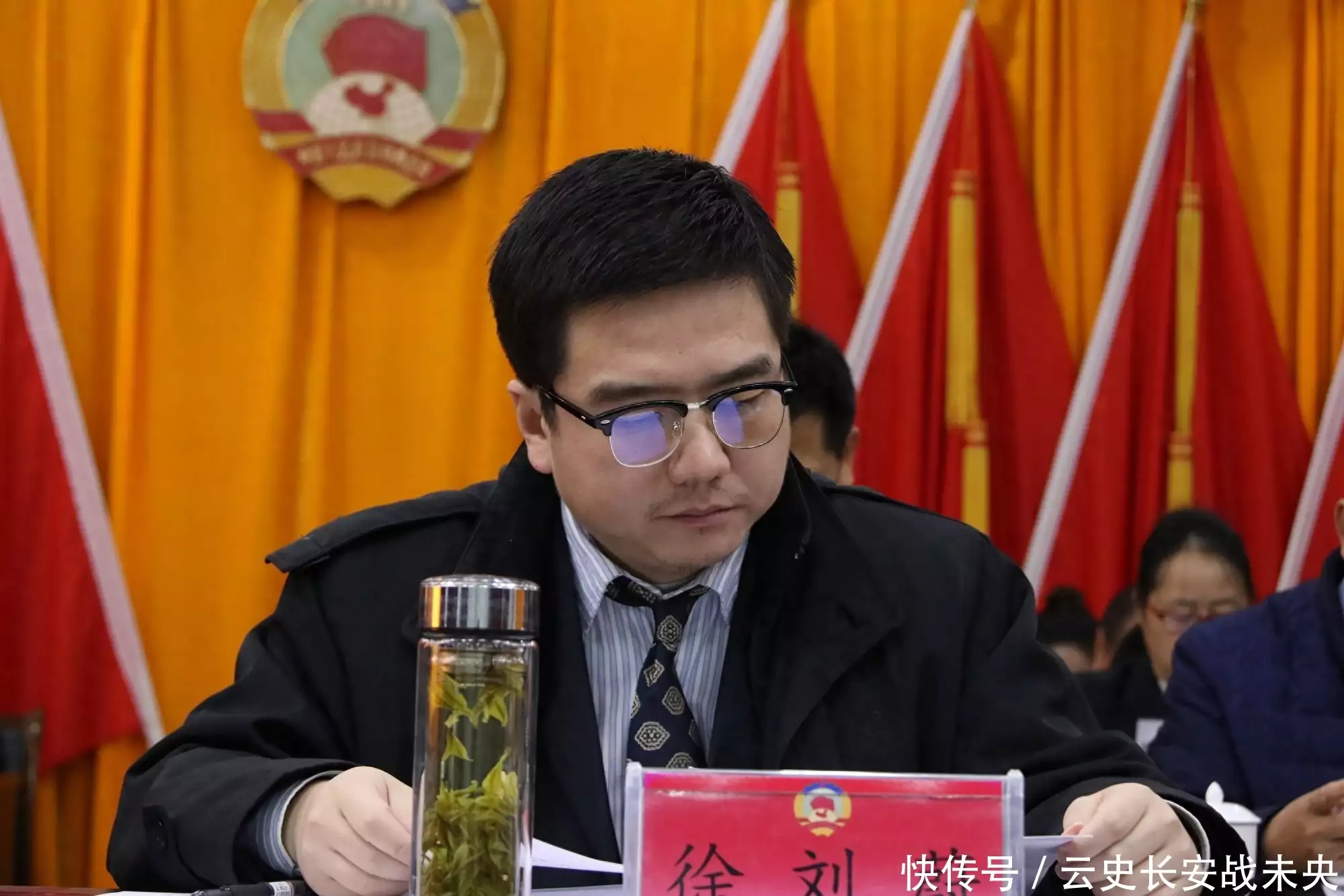 王健林与年轻企业家的关系_王健林年青_王健林年轻照